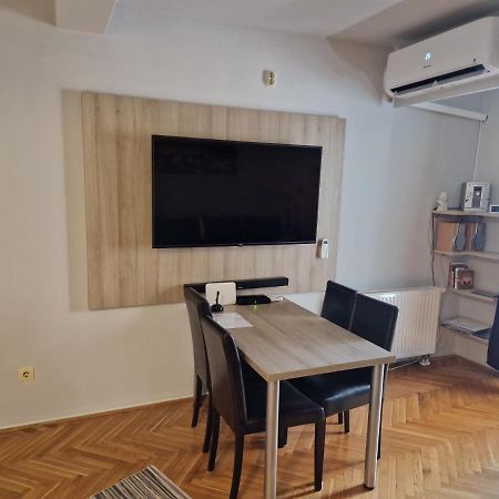 Apartment Viktor,Parking Осиек Экстерьер фото
