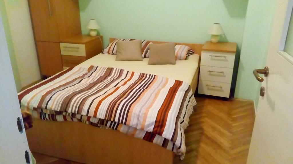 Apartment Viktor,Parking Осиек Экстерьер фото