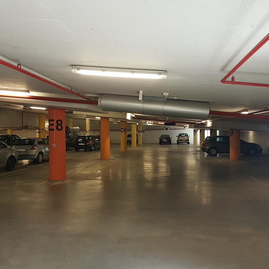 Apartment Viktor,Parking Осиек Экстерьер фото