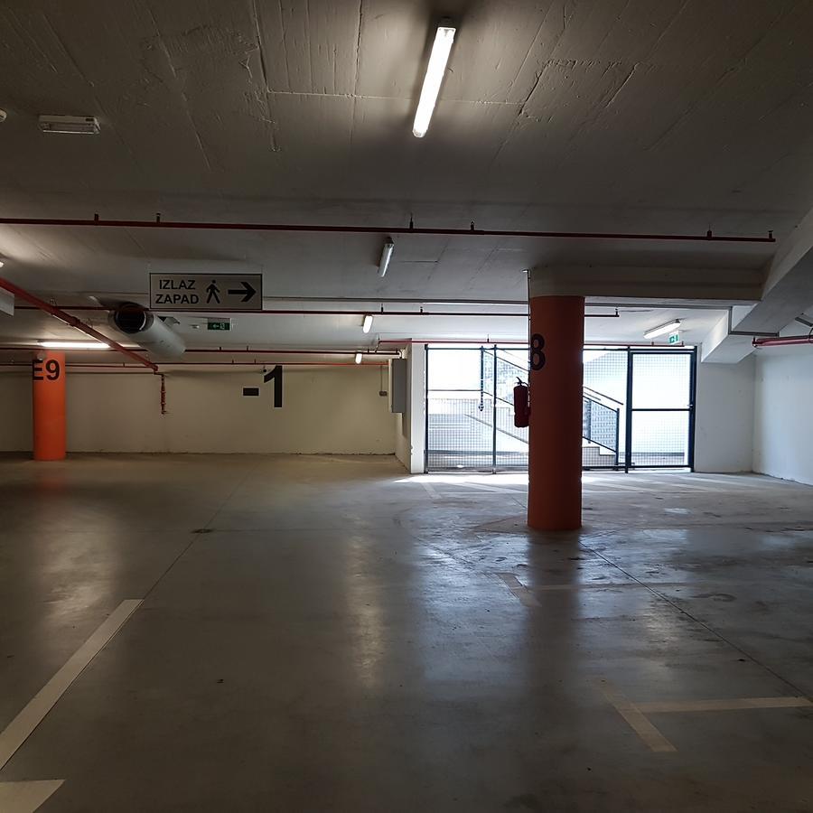 Apartment Viktor,Parking Осиек Экстерьер фото